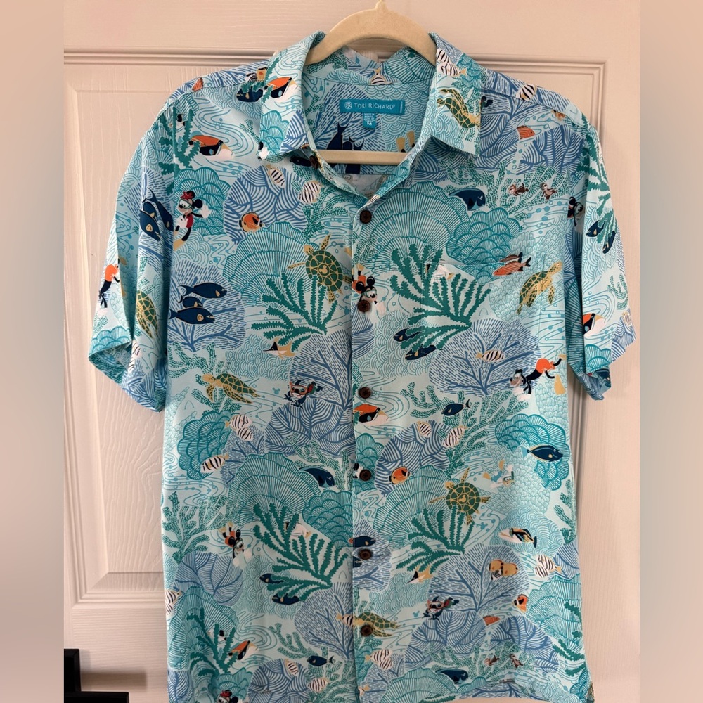 Tori Richard’s Aulani exclusive rare Disney, Mickey, Stitch, goofy